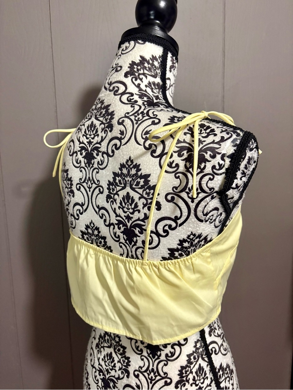 COMMENSE Yellow Tie-Shoulder Crop Top - Picture 4 of 8